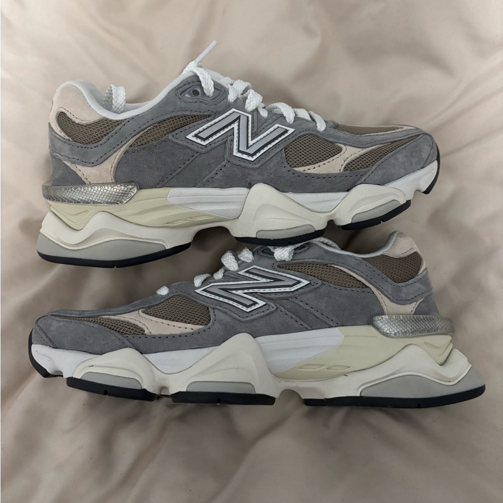 New Balance Men's Gray and Cream Sneakers